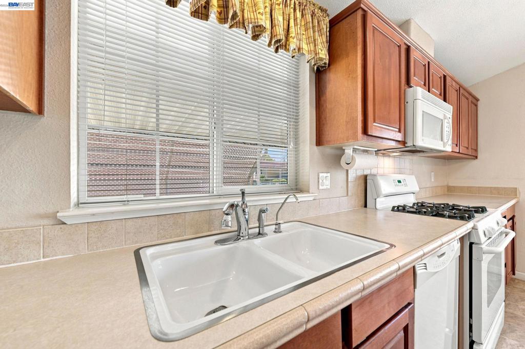 29020 Berkeley Property Photo 13