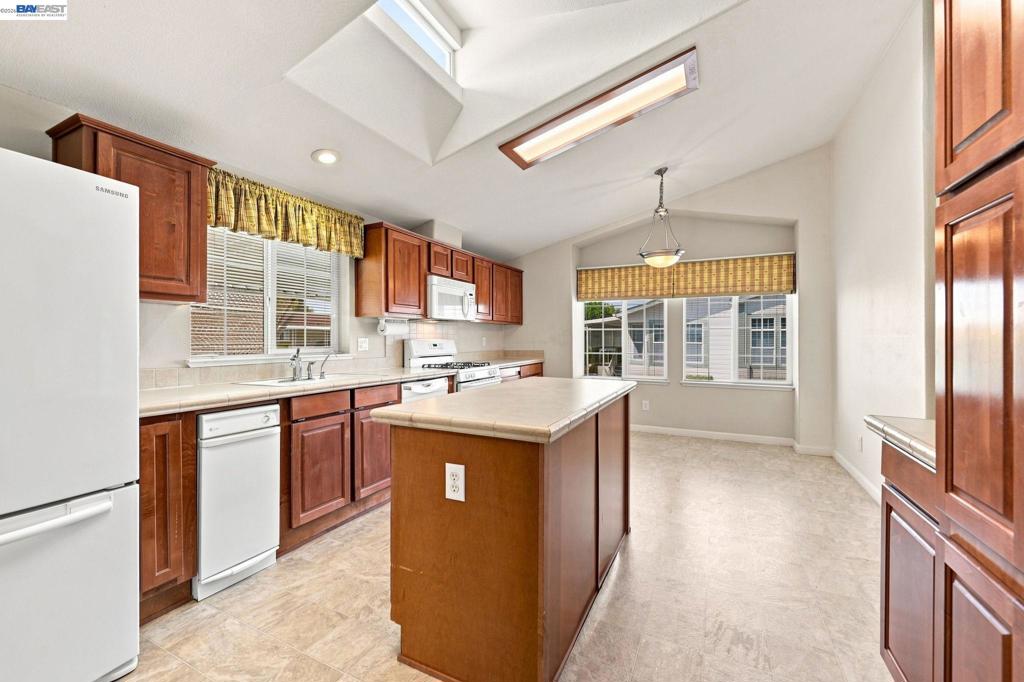 29020 Berkeley Property Photo 14