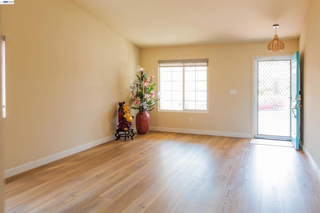 5408 La Salle Way Property Photo 6