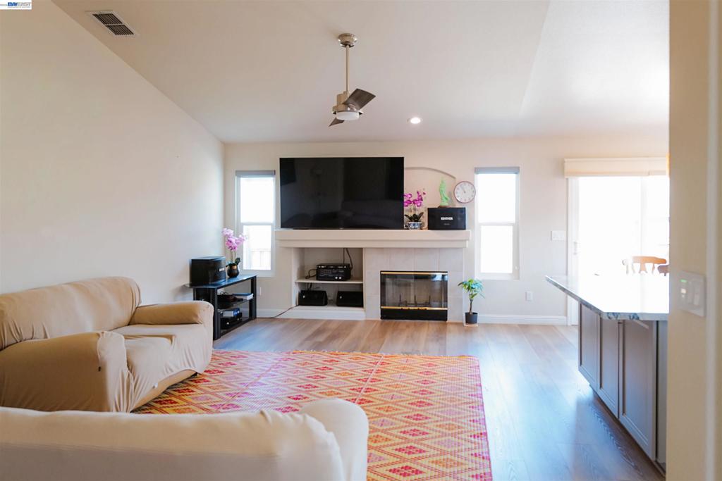5408 La Salle Way Property Photo 7