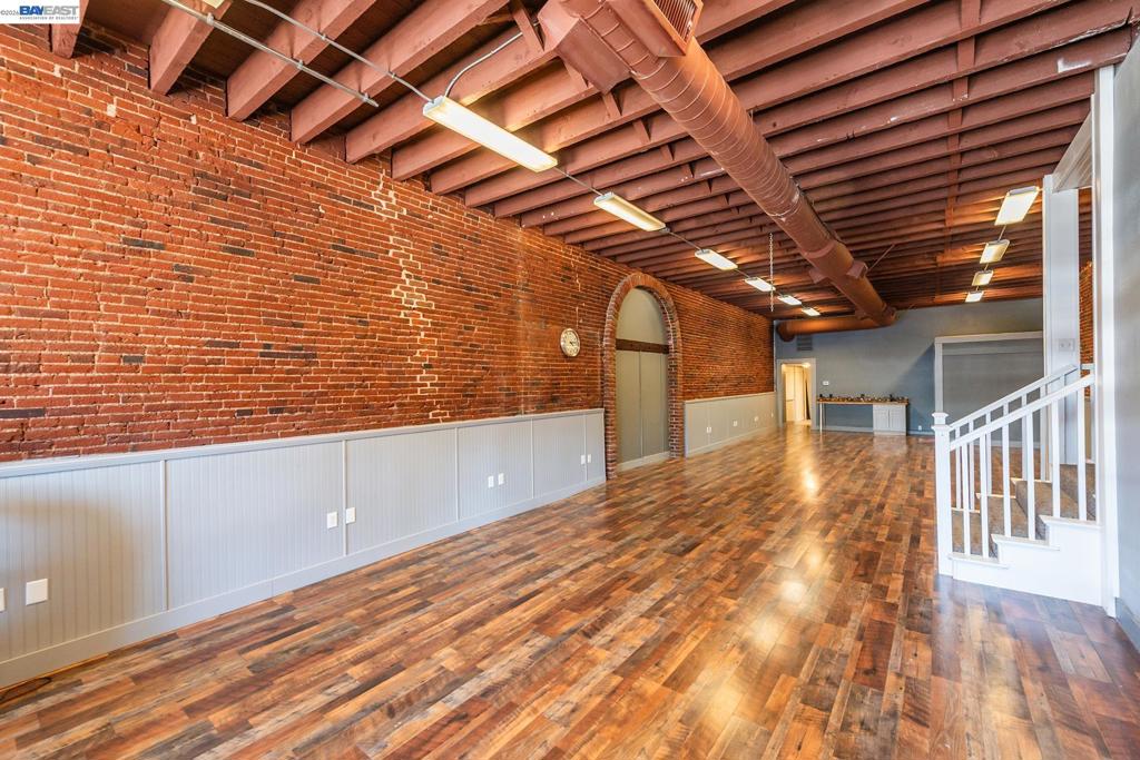 525 Main St. Property Photo 5