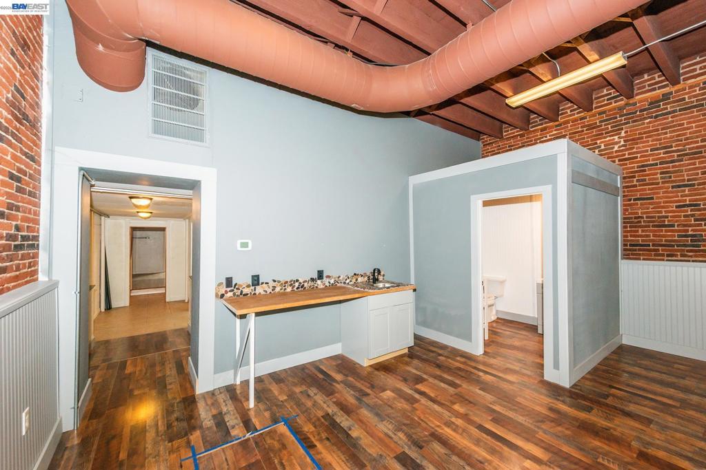 525 Main St. Property Photo 9