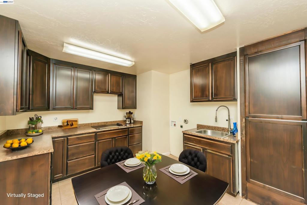 525 Main St. Property Photo 10