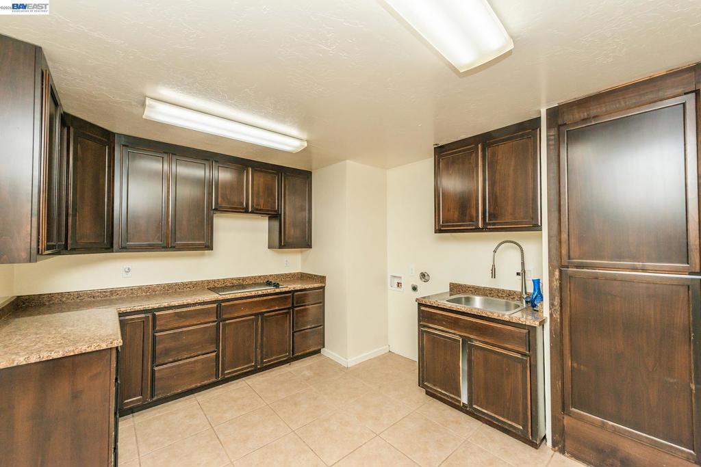 525 Main St. Property Photo 11