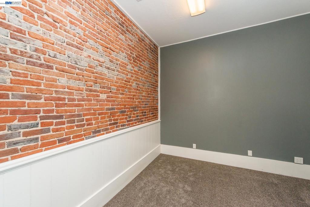 525 Main St. Property Photo 15