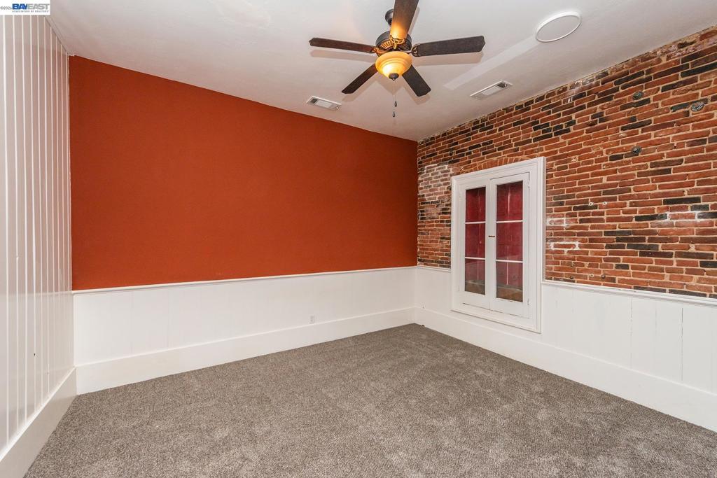 525 Main St. Property Photo 17