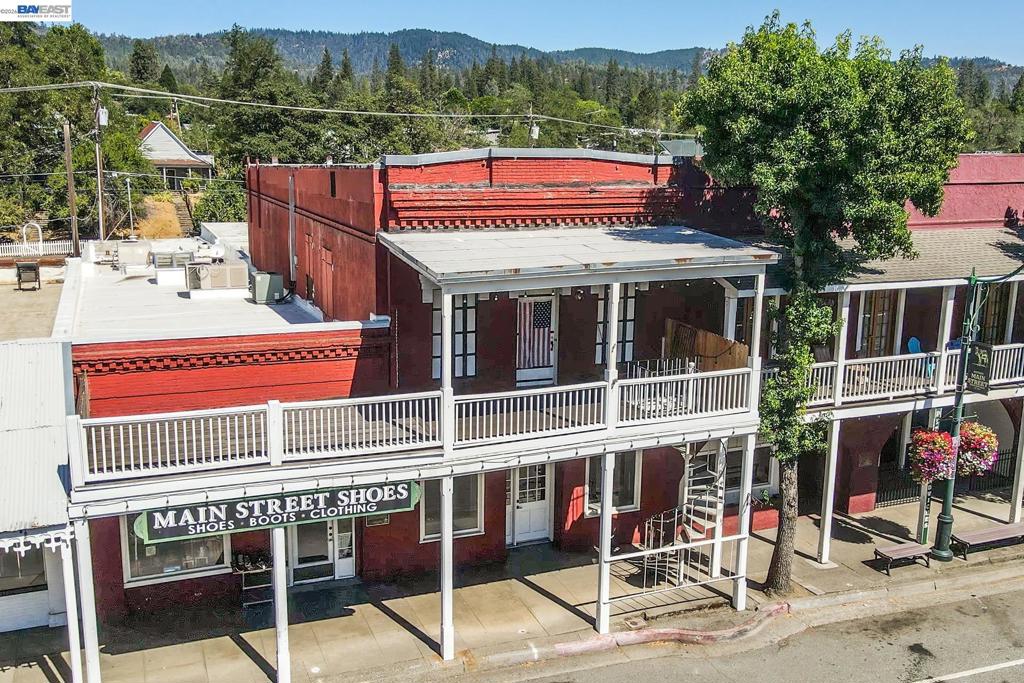 525 Main St. Property Photo 18