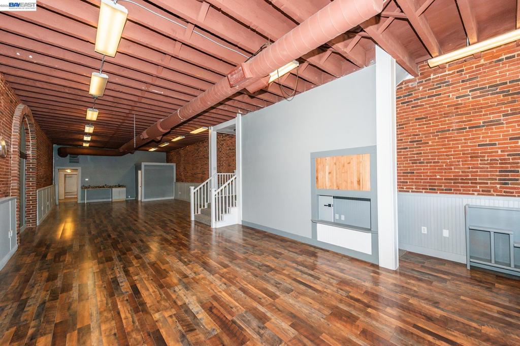 525 Main St. Property Photo 25