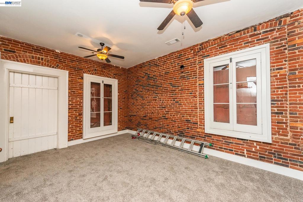 525 Main St. Property Photo 42