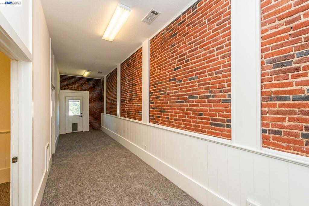525 Main St. Property Photo 45
