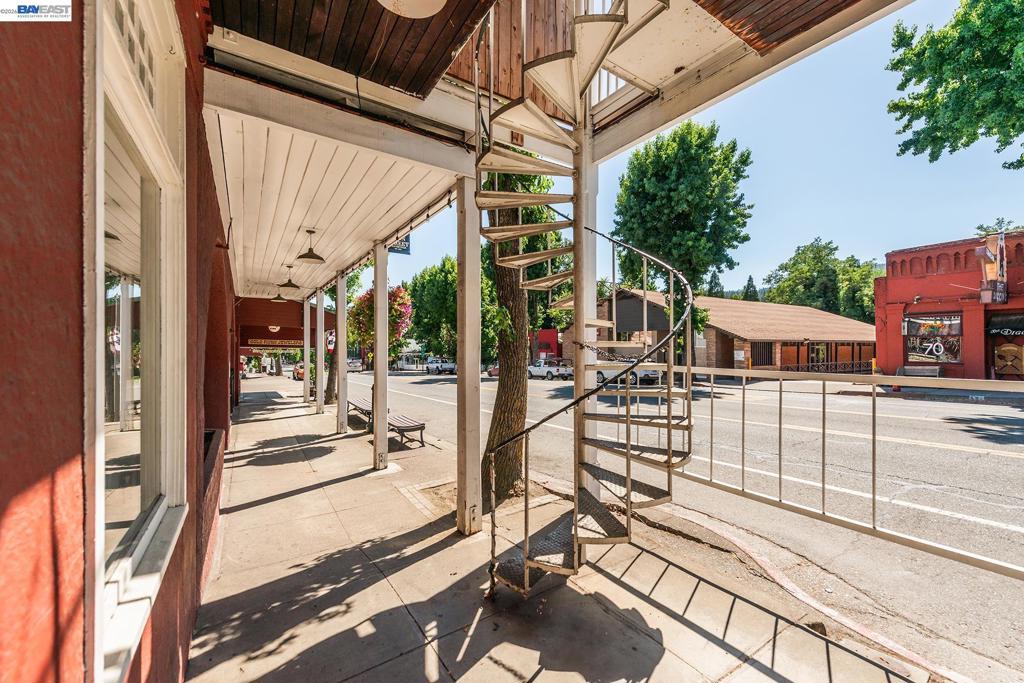 525 Main St. Property Photo 49