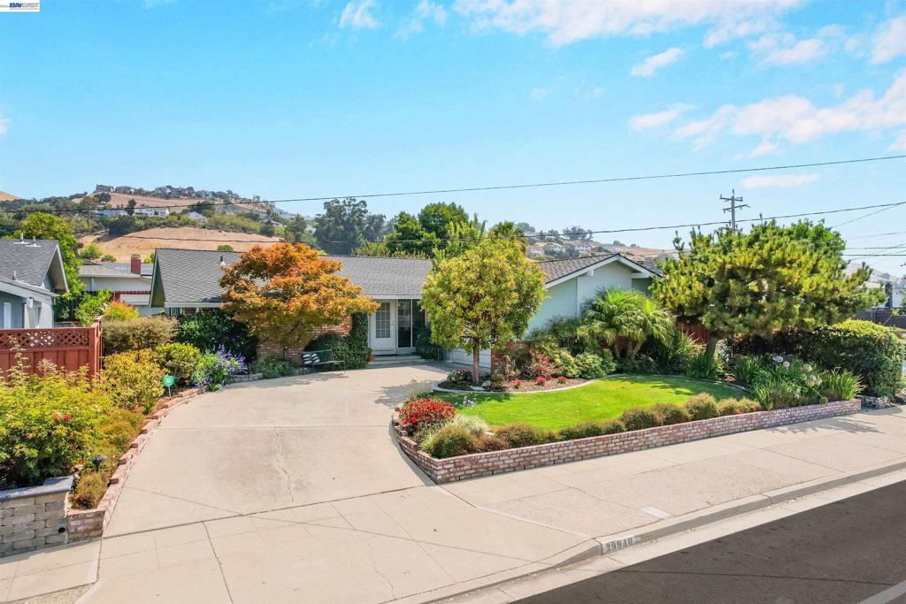 29940 Vanderbilt St Property Photo 4