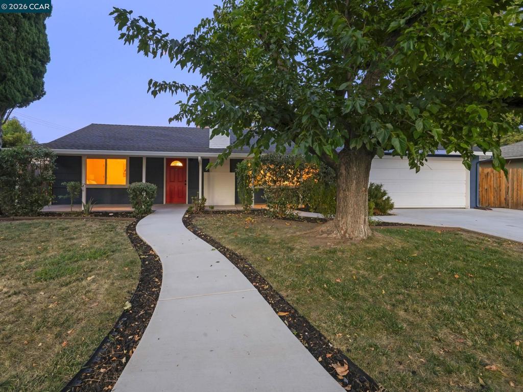 1555 Violet Way Property Photo 2