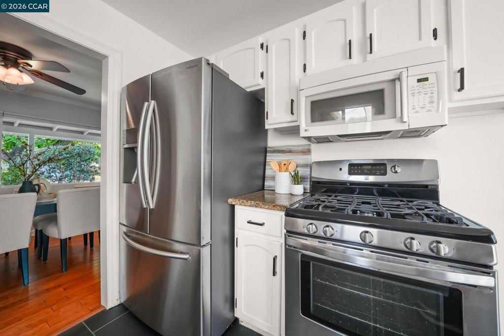 1555 Violet Way Property Photo 14