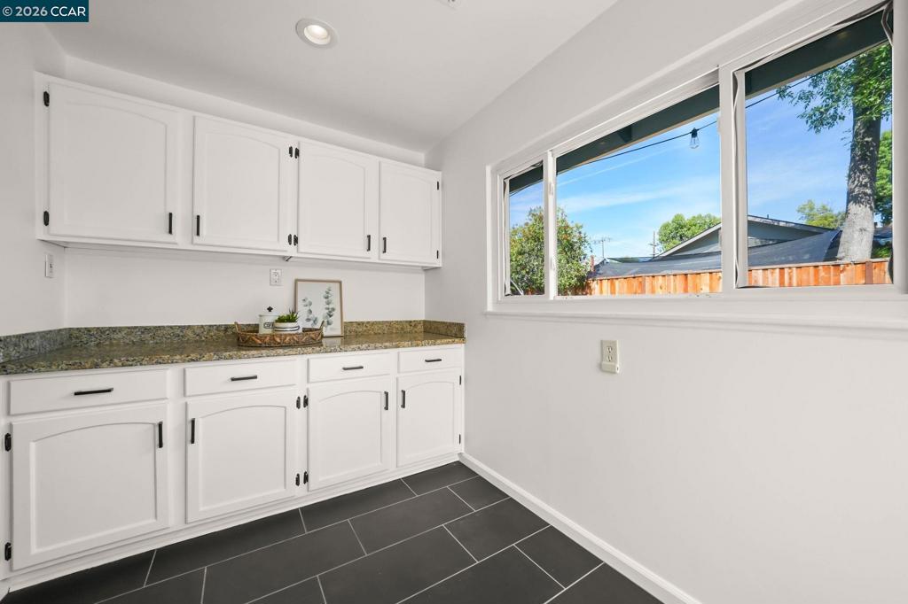 1555 Violet Way Property Photo 15