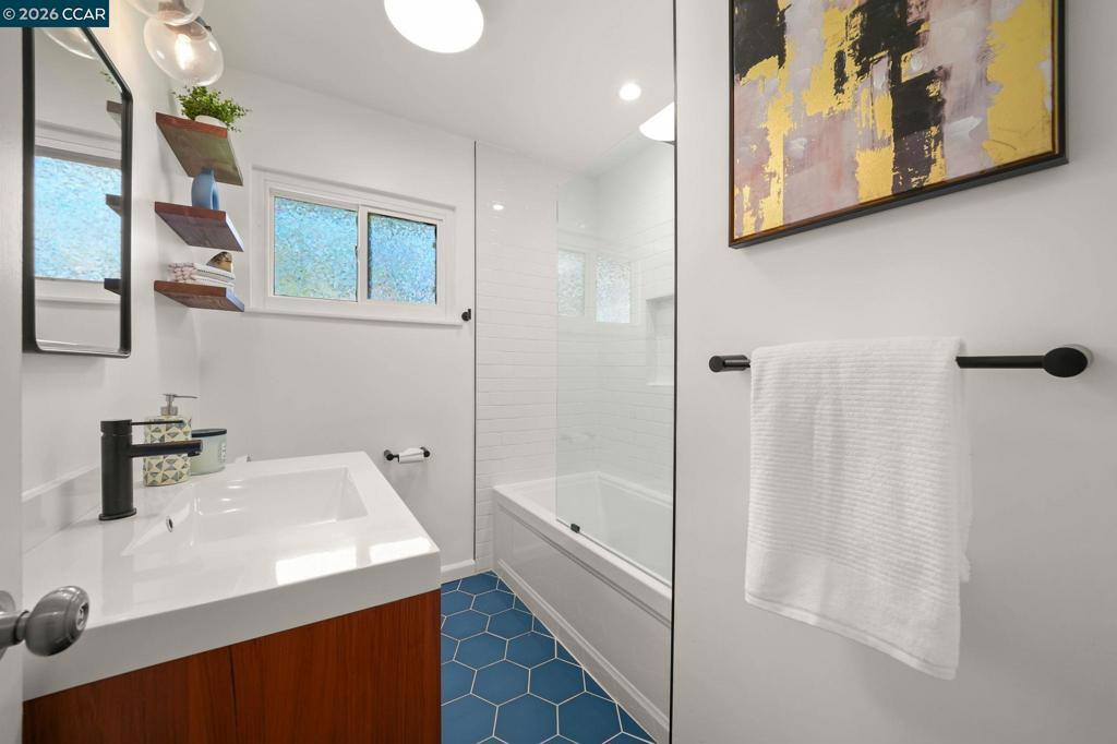 1555 Violet Way Property Photo 22