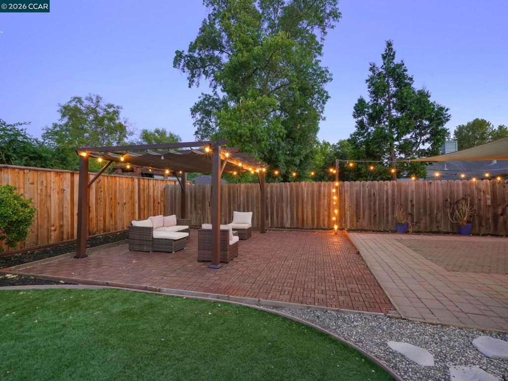 1555 Violet Way Property Photo 28