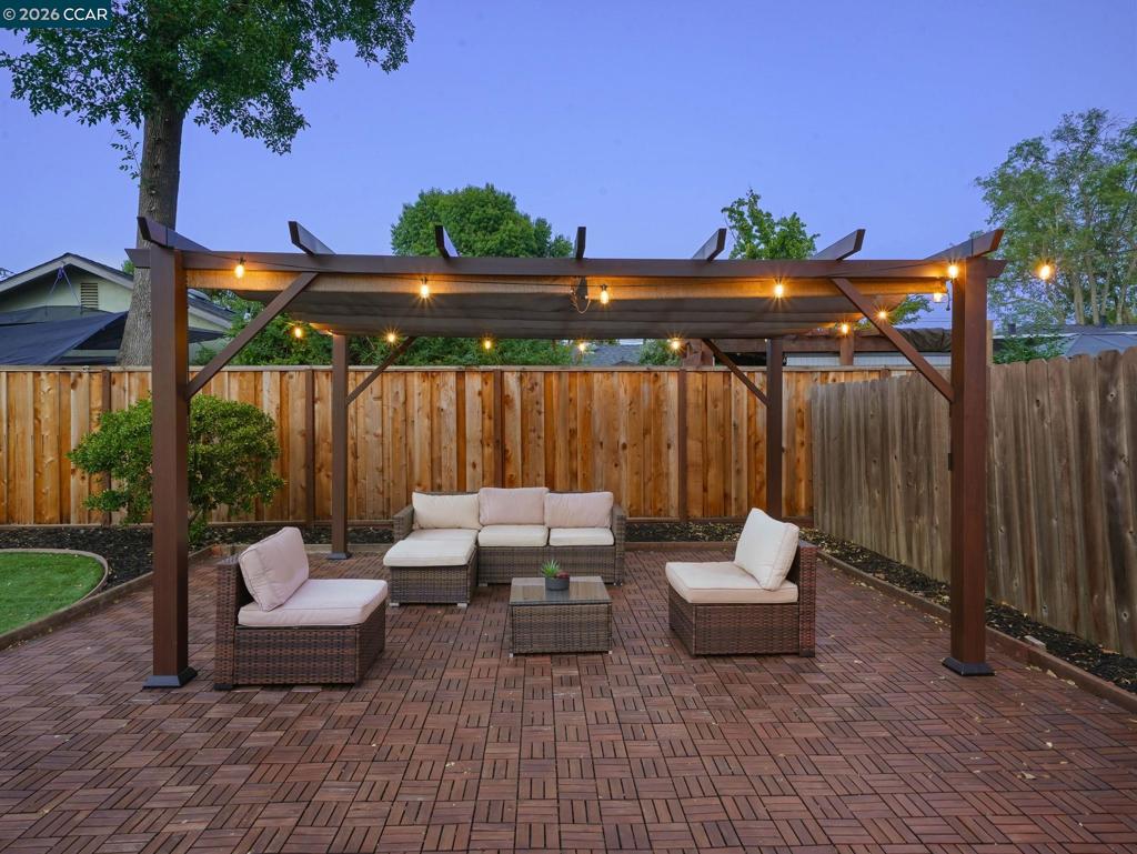 1555 Violet Way Property Photo 30