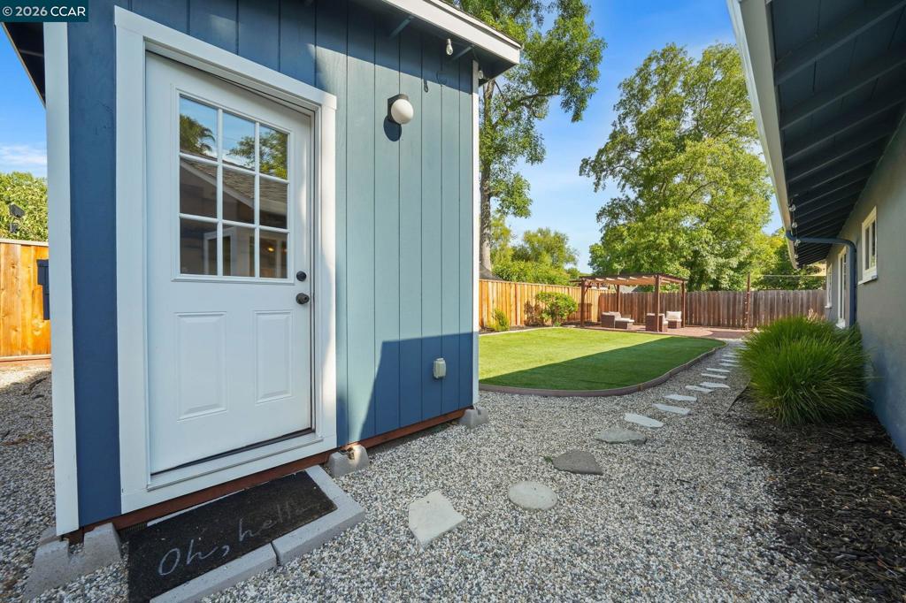 1555 Violet Way Property Photo 36