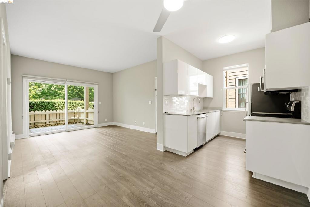 109 Shoreline Ct Property Photo 6