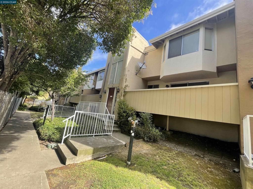 2121 Vale Rd 15 Property Photo 2