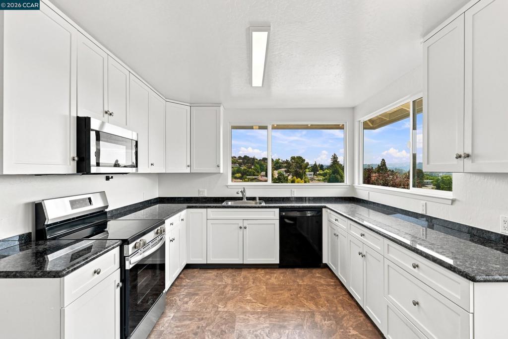 18490 Carlwyn Dr Property Photo 13