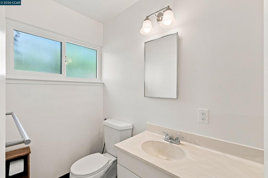 18490 Carlwyn Dr Property Photo 28