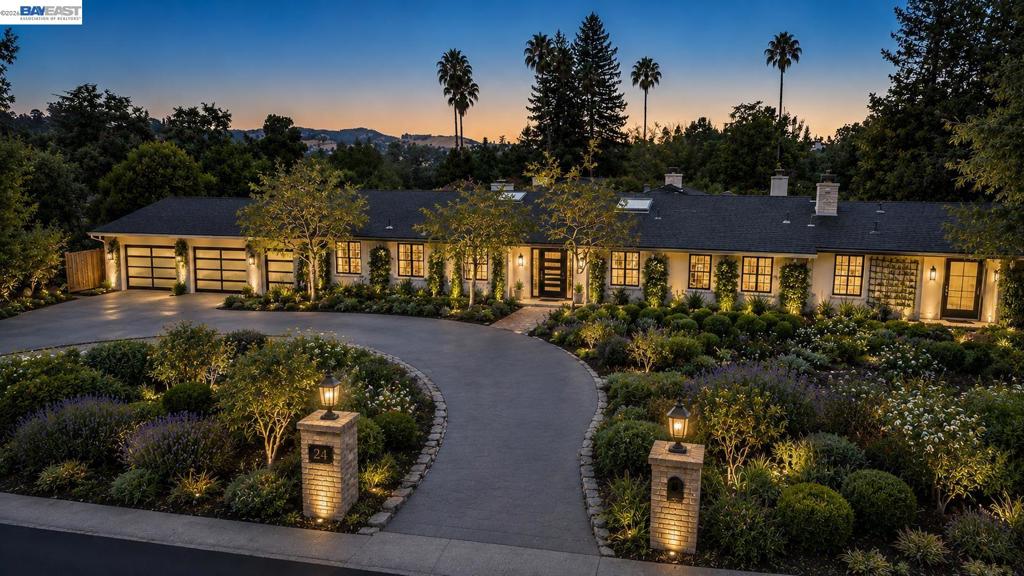 16 Crest Estate Dr