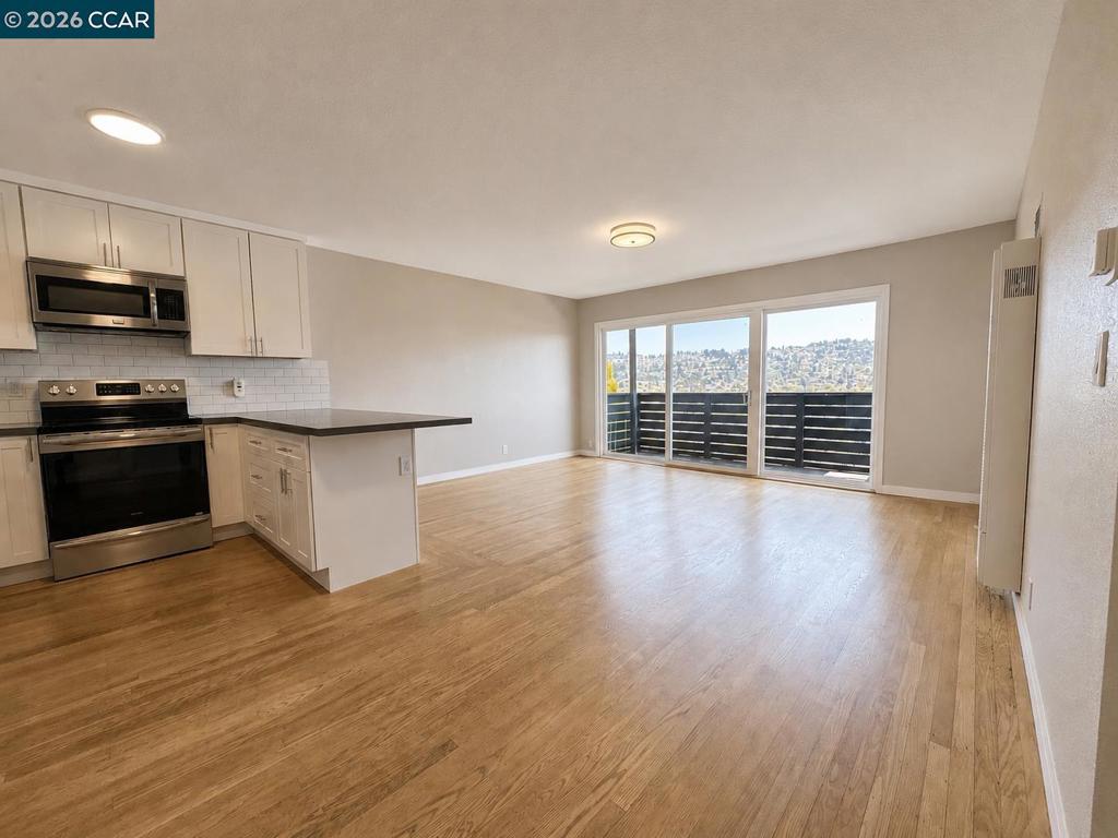 785 Taft Ave 10 Property Photo 4
