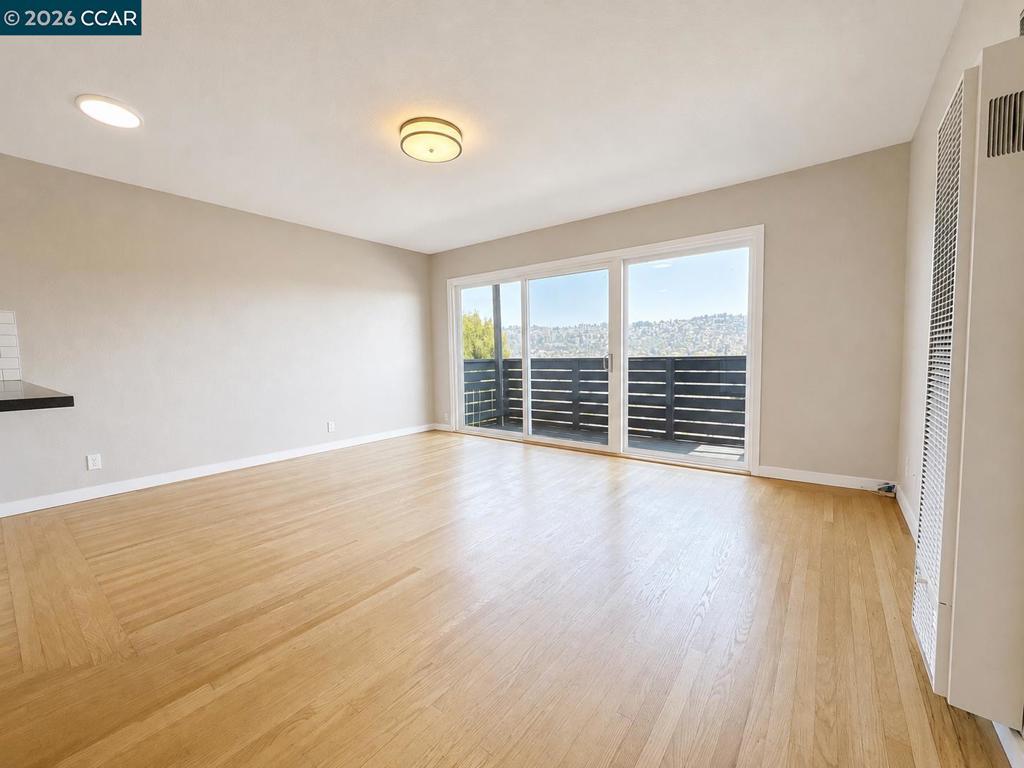 785 Taft Ave 10 Property Photo 6