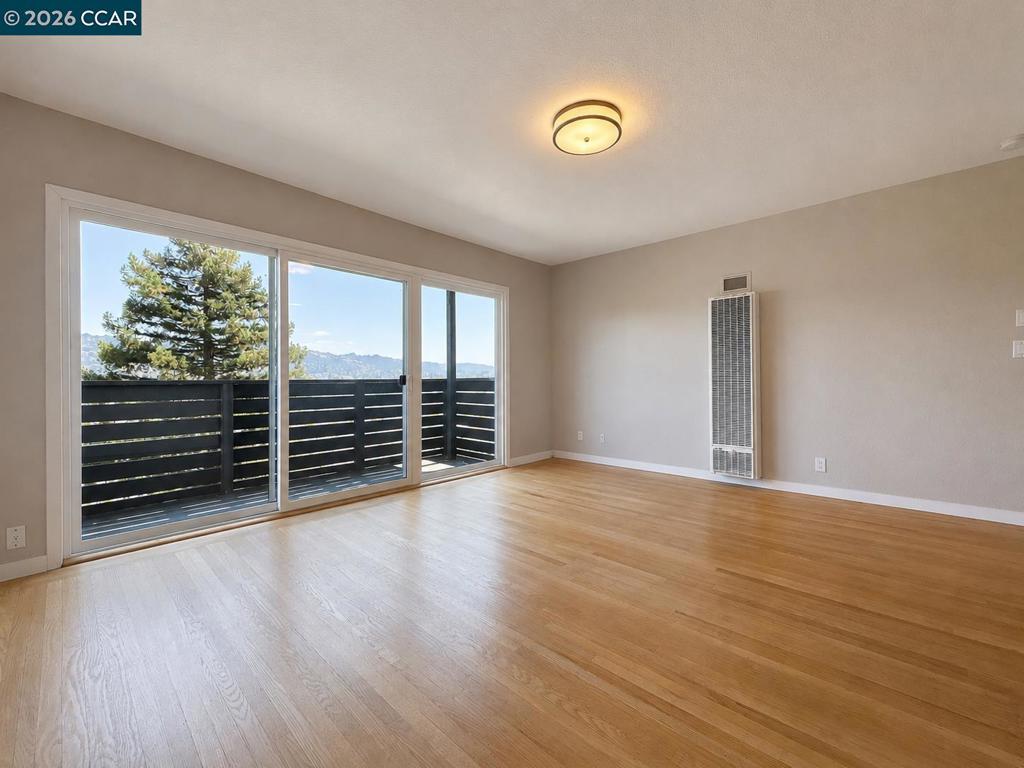 785 Taft Ave 10 Property Photo 7