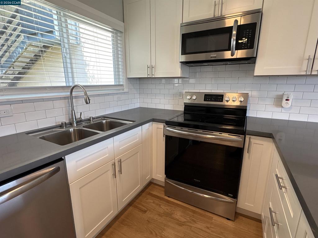 785 Taft Ave 10 Property Photo 11