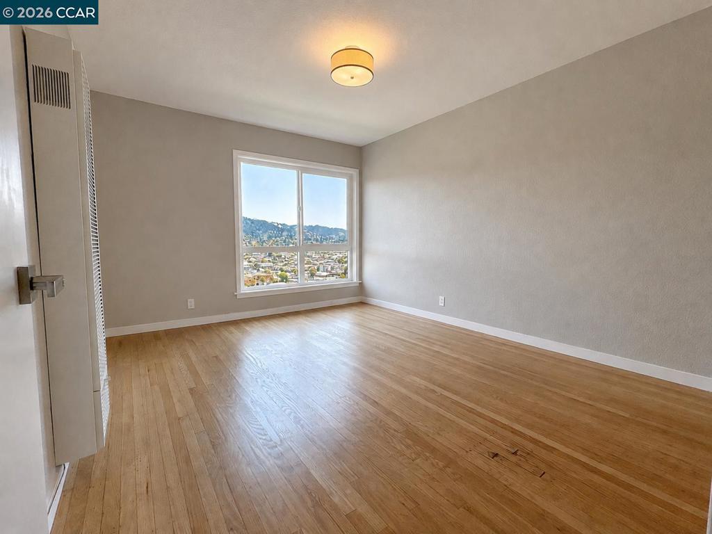 785 Taft Ave 10 Property Photo 16