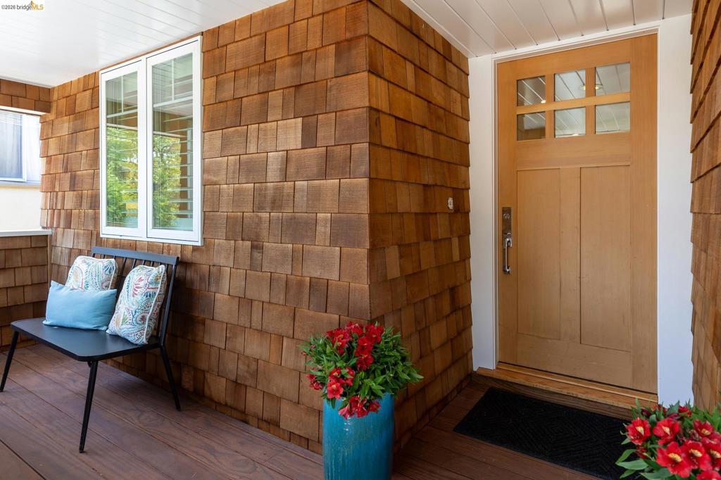 4811 Webster St Property Photo 4