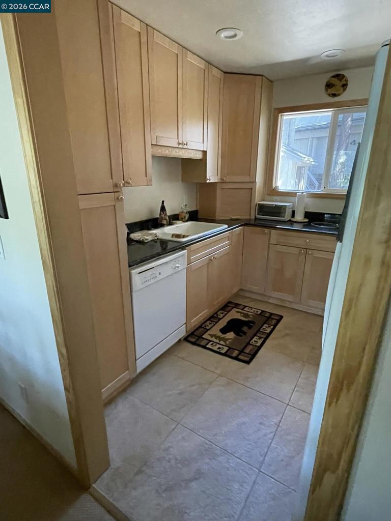 15466 Donner Pass Rd Property Photo 8