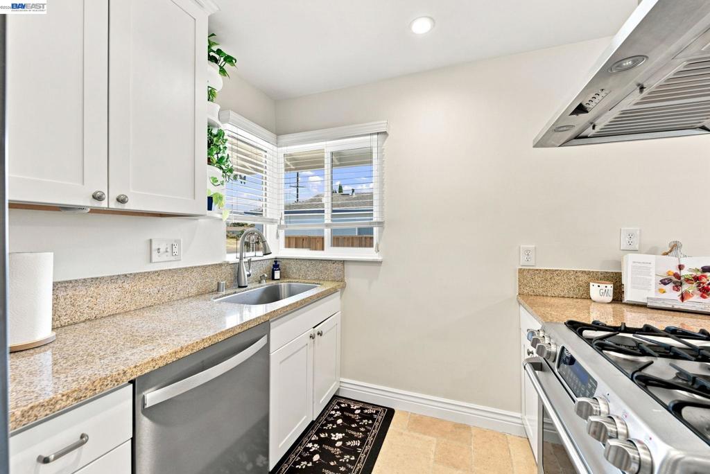 36267 Toulon Pl Property Photo 8