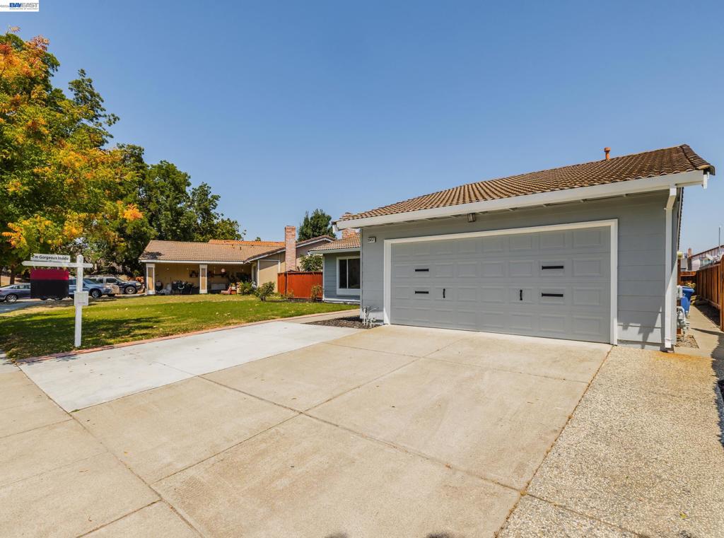 33457 Caliban Dr Property Photo 2