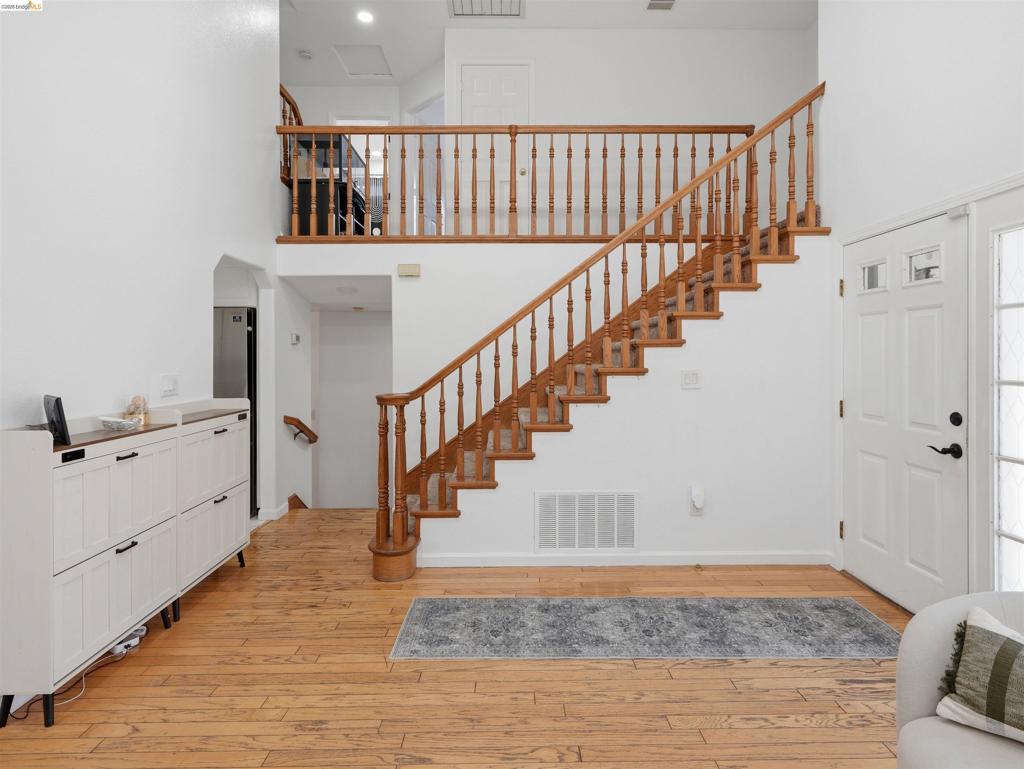 1529 Thistle Court Property Photo 7