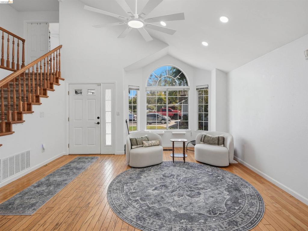 1529 Thistle Court Property Photo 8