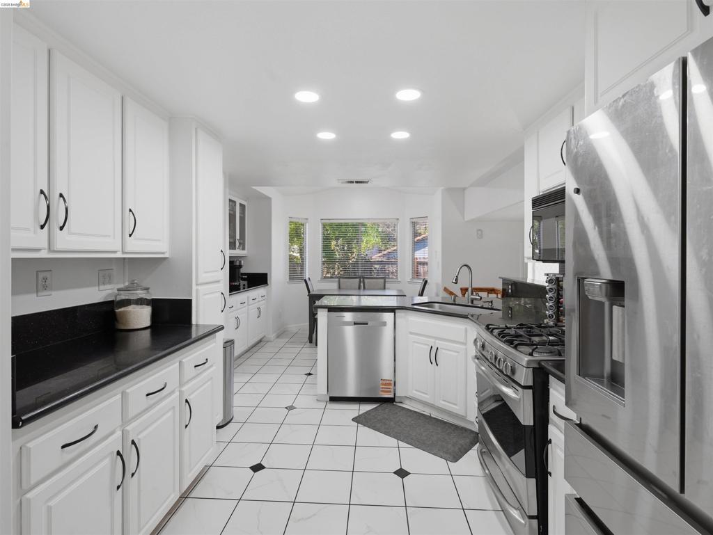 1529 Thistle Court Property Photo 13