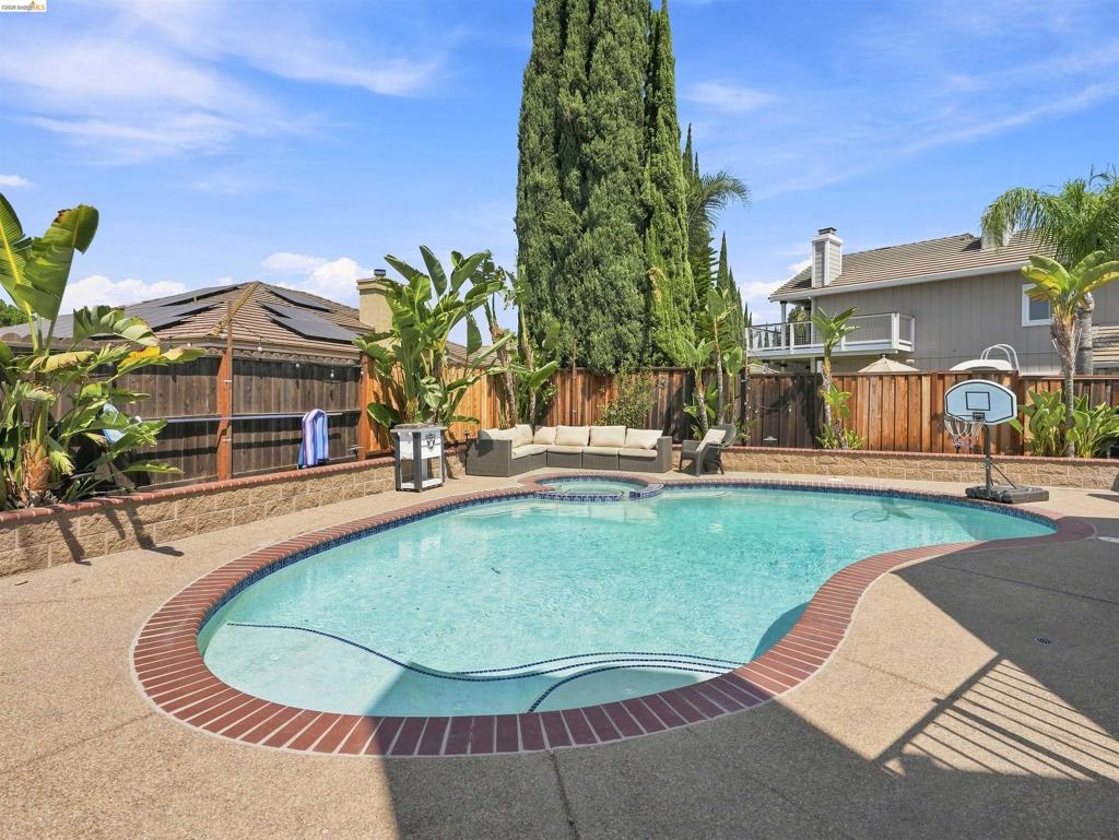 1529 Thistle Court Property Photo 39
