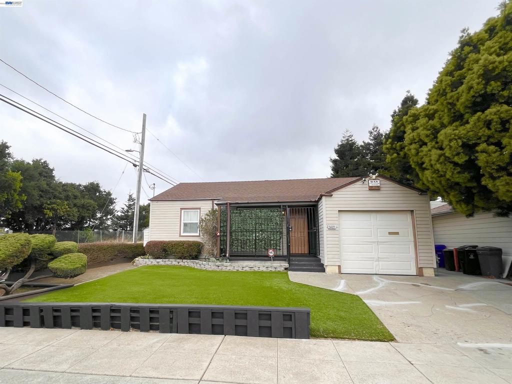 5401 Solano Ave Property Photo 1