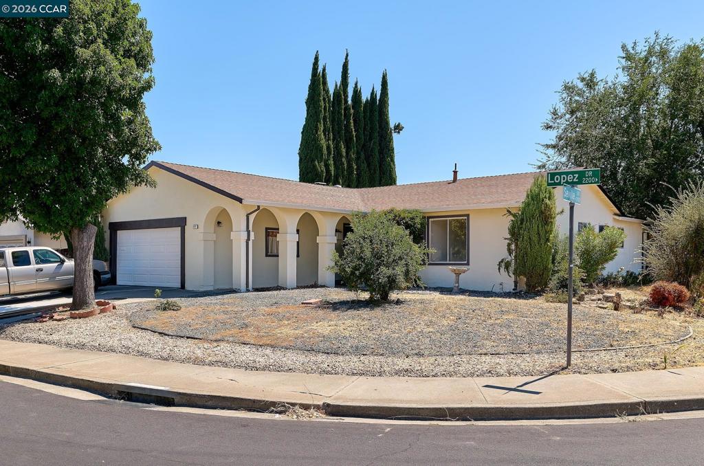 2117 Lopez Dr Property Photo 1