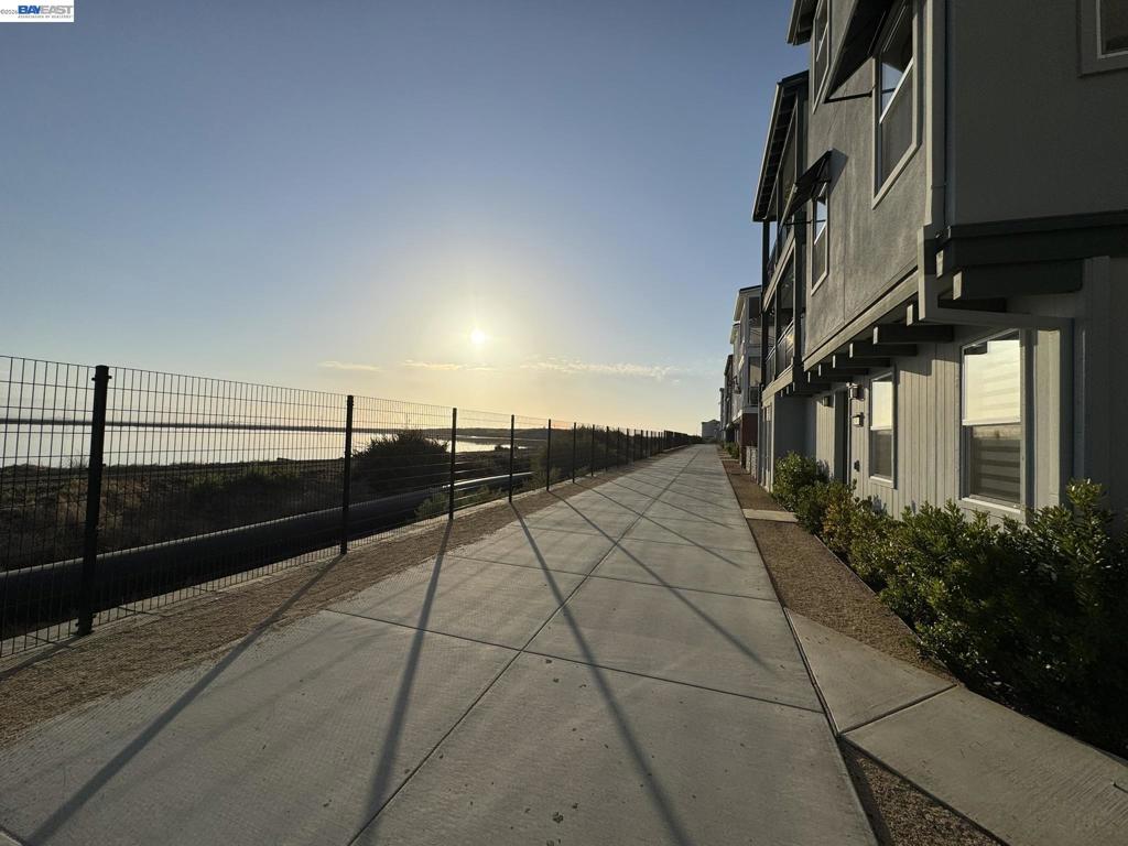9824 Seawind Way Property Photo 3
