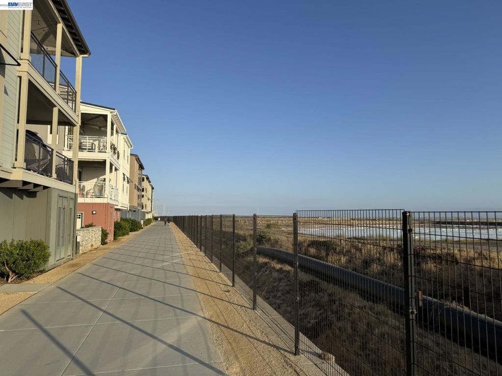 9824 Seawind Way Property Photo 4