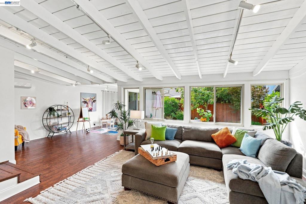 17291 Via Flores Property Photo 10