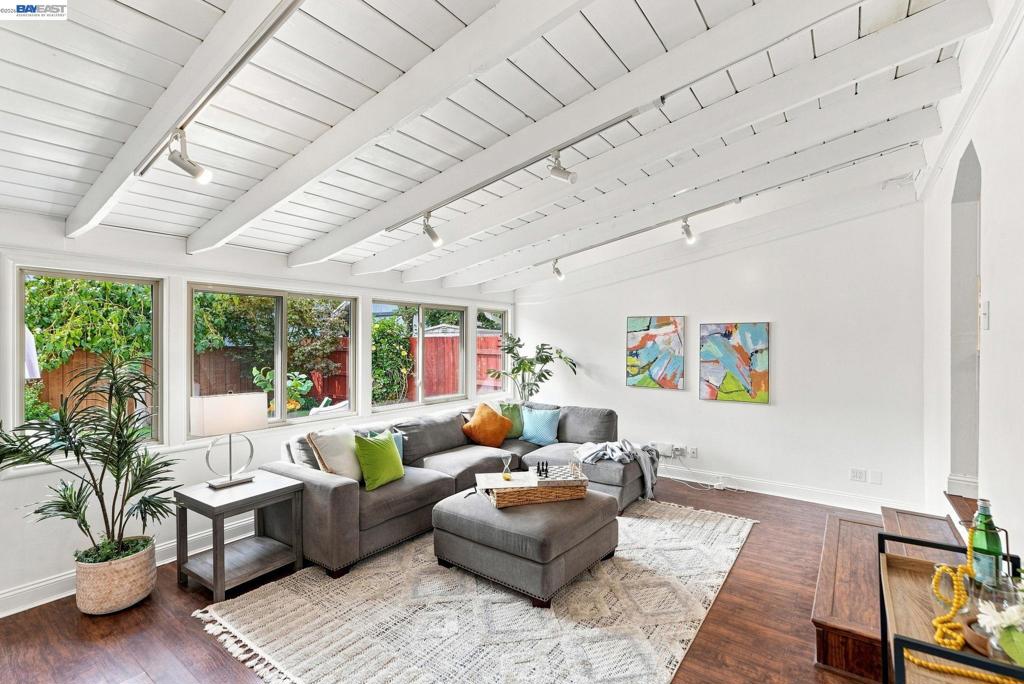 17291 Via Flores Property Photo 12