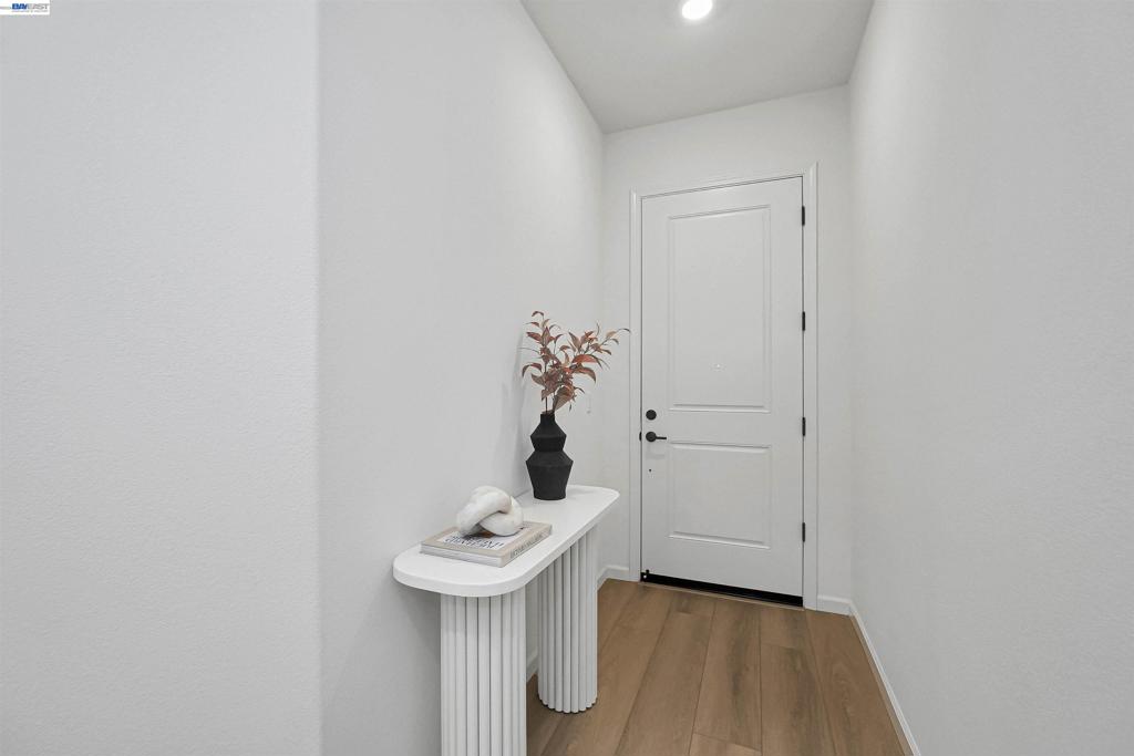 3824 Norbridge Ave Property Photo 11