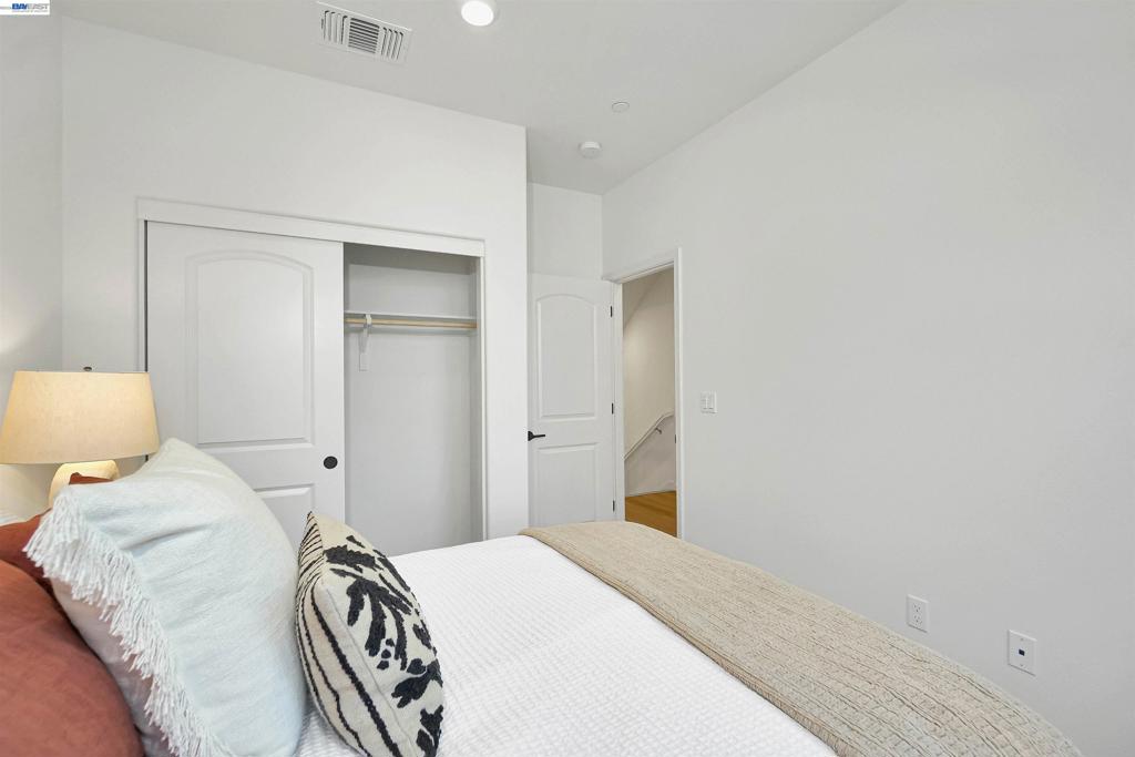 3824 Norbridge Ave Property Photo 24