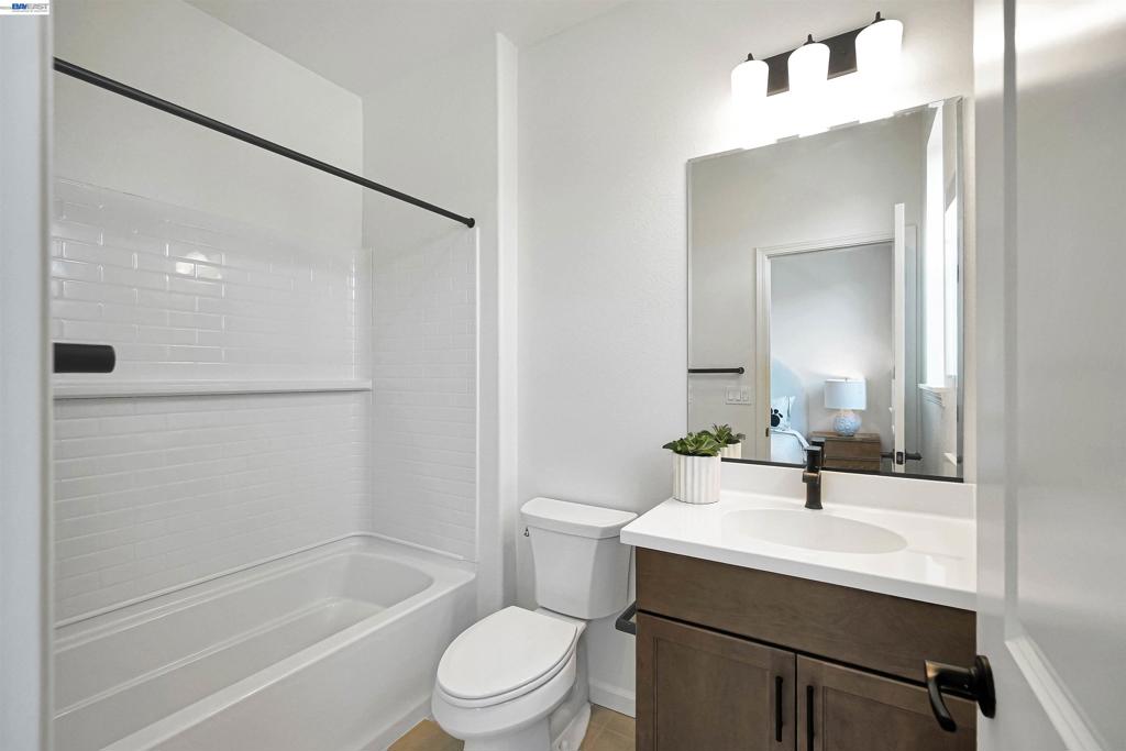 3824 Norbridge Ave Property Photo 34
